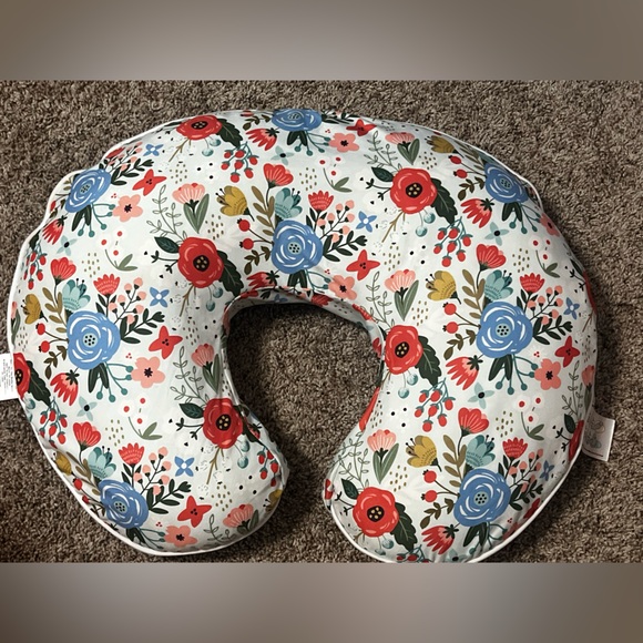 Boppy Support Pillow and cover - Picture 1 of 4